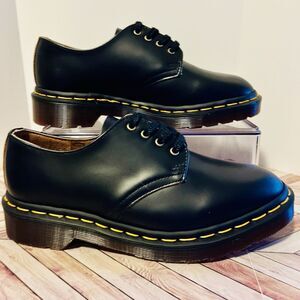 Dr Martens Smiths Vintage Valentine Smooth Leather M 4 W 5 Black Dress Shoes